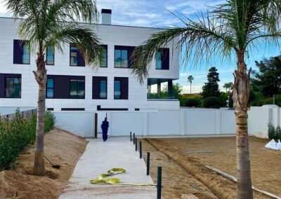 3 diseño de jardin en Tarragona Via Augusta movimientos de tierra riego y palmeras
